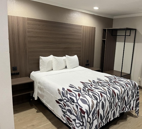 Budgetel Inn and Suites image 2